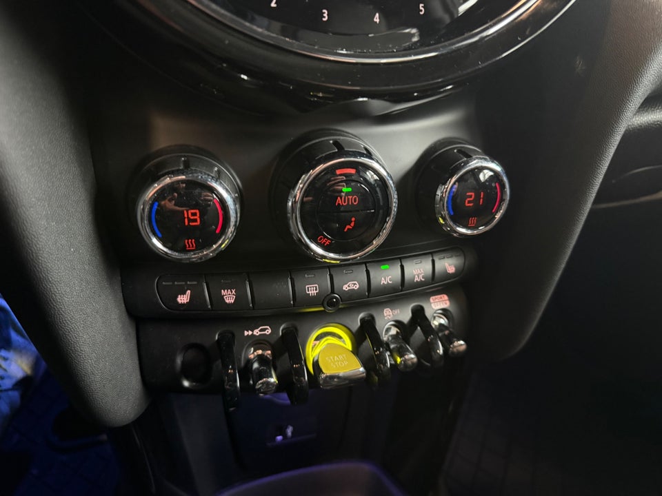 MINI Cooper SE Essential 3d