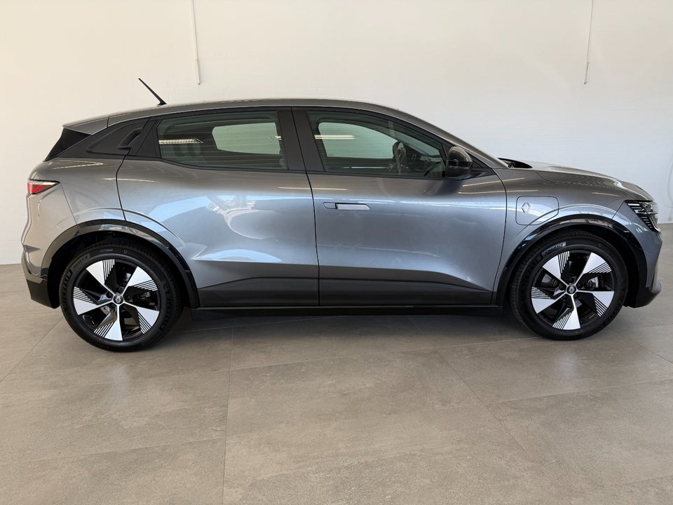 Renault Megane E-Tech 40 Equilibre 5d