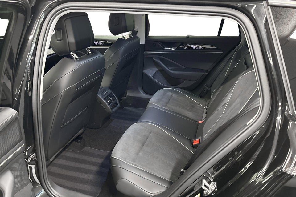 VW Passat 1,5 eHybrid Elegance Variant DSG 5d