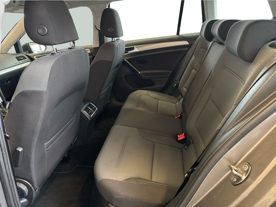 VW Golf VII 1,6 TDi 105 Comfortline Variant DSG BM 5d