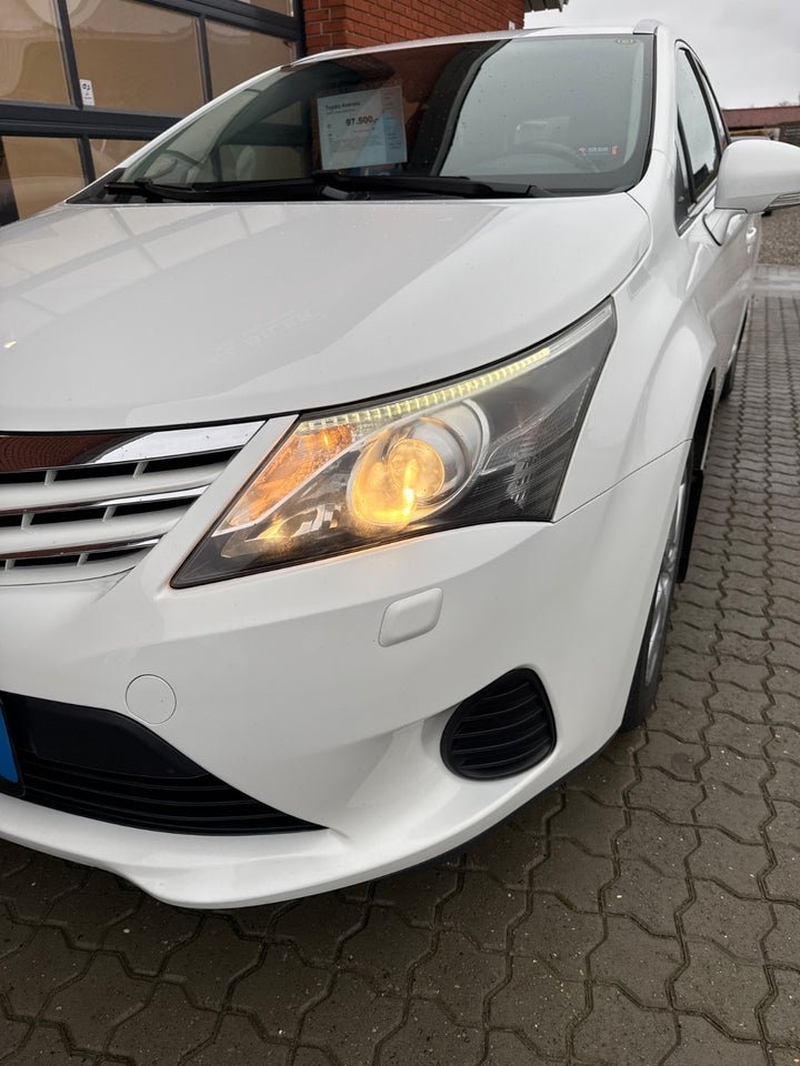 Toyota Avensis 1,6 VVT-i Limited stc. 5d