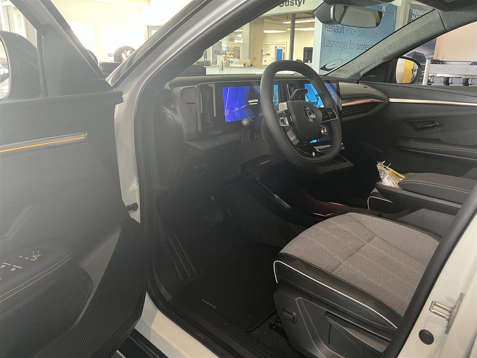 Renault Scenic E-Tech 60 Techno Van 5d