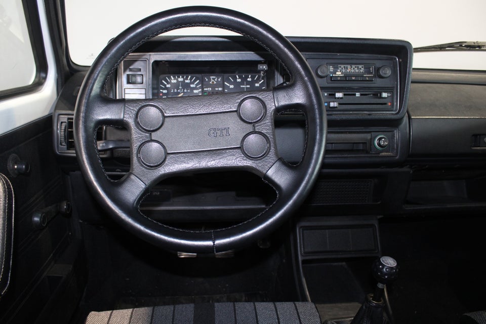 VW Golf I 1,8 GTi Pirelli 3d