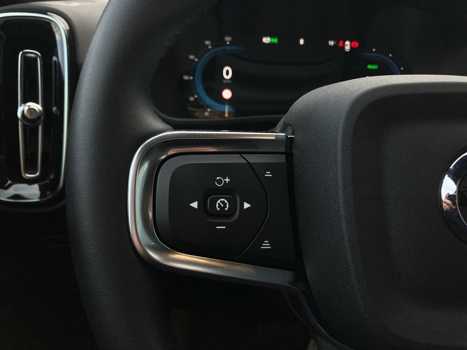 Volvo EX40 Extended Range Plus 5d