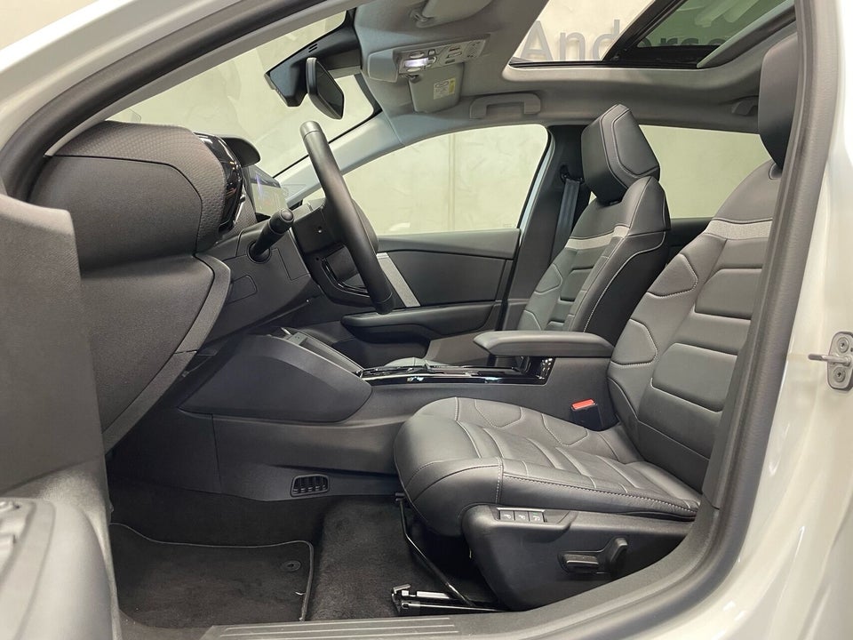 Citroën ë-C4 X 50 Shine 4d