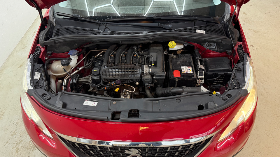 Peugeot 2008 1,2 e-VTi 82 Desire Sky 5d