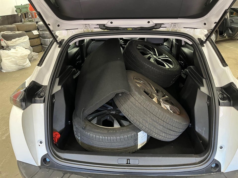 Peugeot 2008 1,5 BlueHDi 130 Allure Pack EAT8 5d