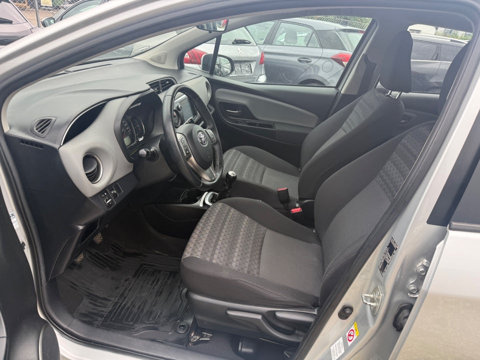 Toyota Yaris 1,0 VVT-i T2 5d