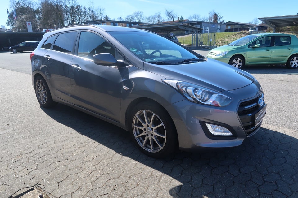 Hyundai i30 1,6 CRDi 110 Premium CW 5d