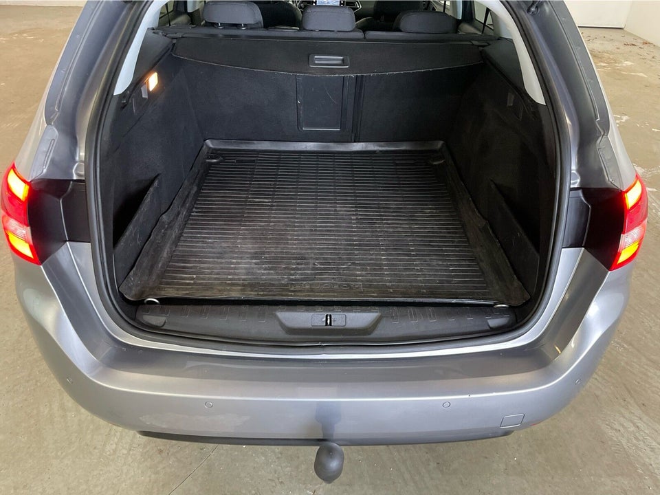 Peugeot 308 1,6 BlueHDi 120 Selection Sky SW 5d