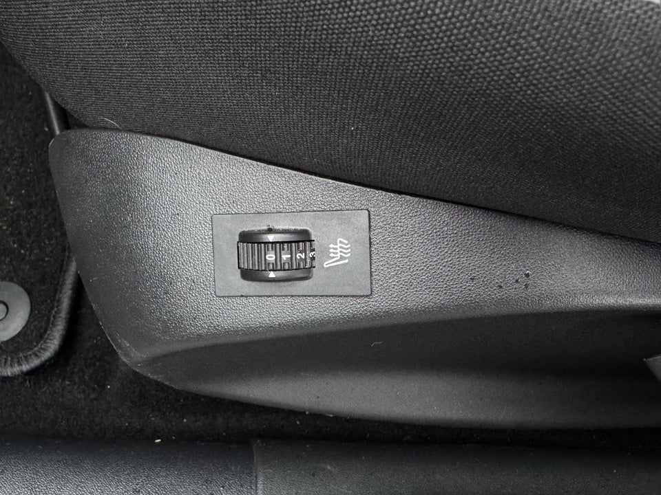 Peugeot 2008 1,6 BlueHDi 100 Active 5d