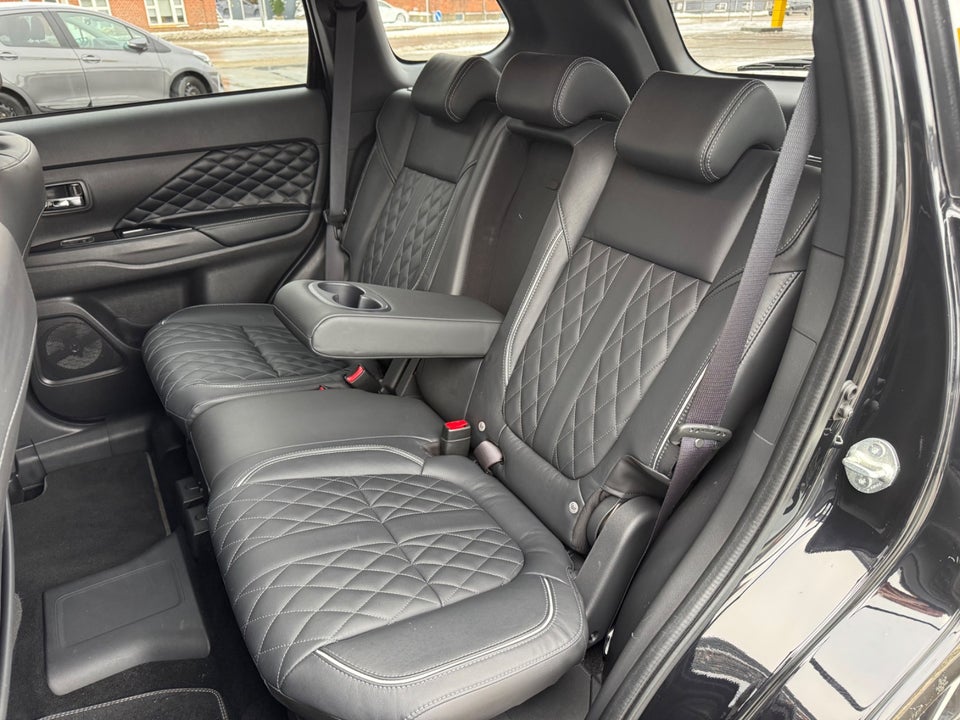 Mitsubishi Outlander 2,4 PHEV Instyle CVT 4WD 5d