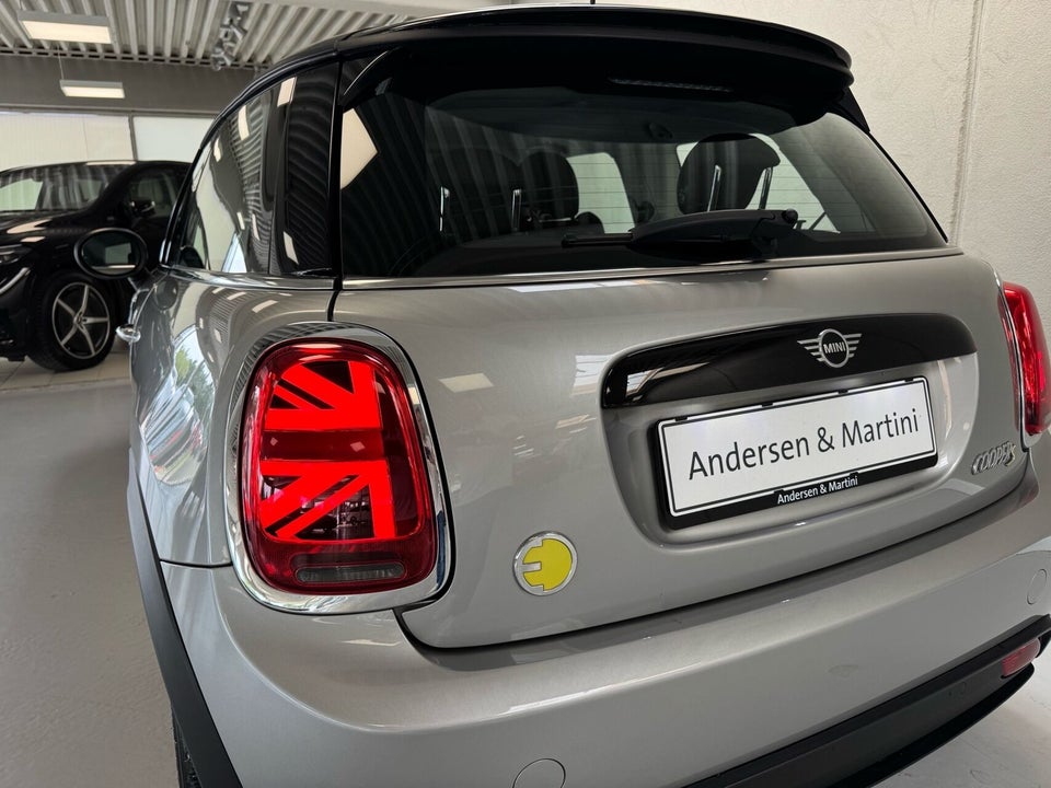 MINI Cooper SE Essential 3d