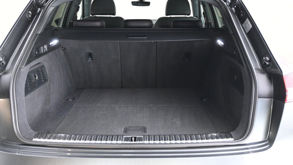 Audi Q8 e-tron 55 S-line quattro 5d