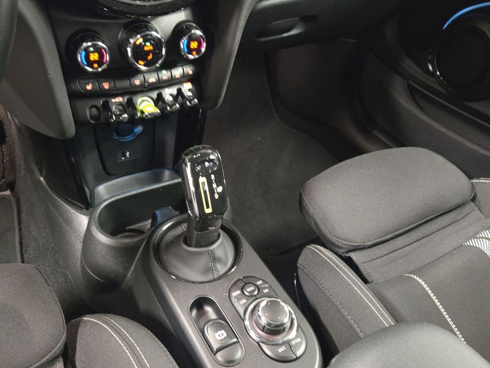 MINI Cooper SE Essential 3d