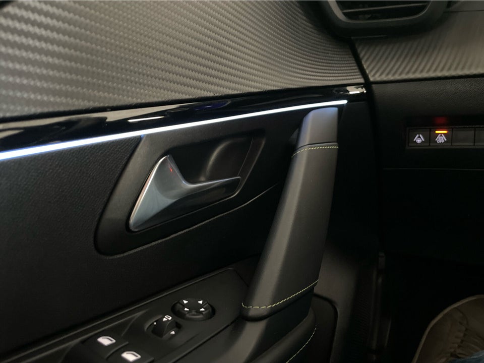 Peugeot e-208 50 GT 5d