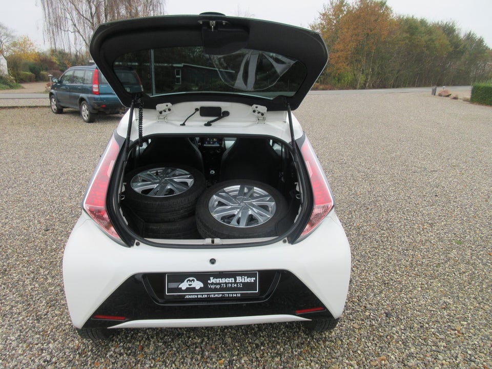 Toyota Aygo 1,0 VVT-i x-wave Sky 5d