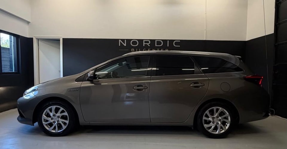 Toyota Auris 1,8 Hybrid H2 Comfort Touring Sports CVT 5d