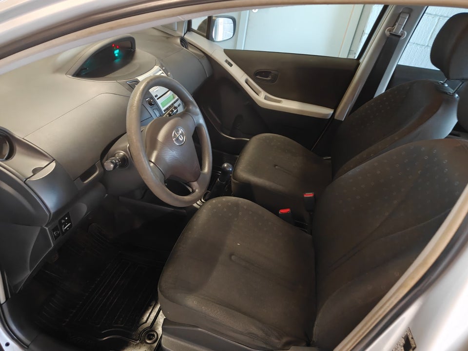 Toyota Yaris 1,0 Terra 5d