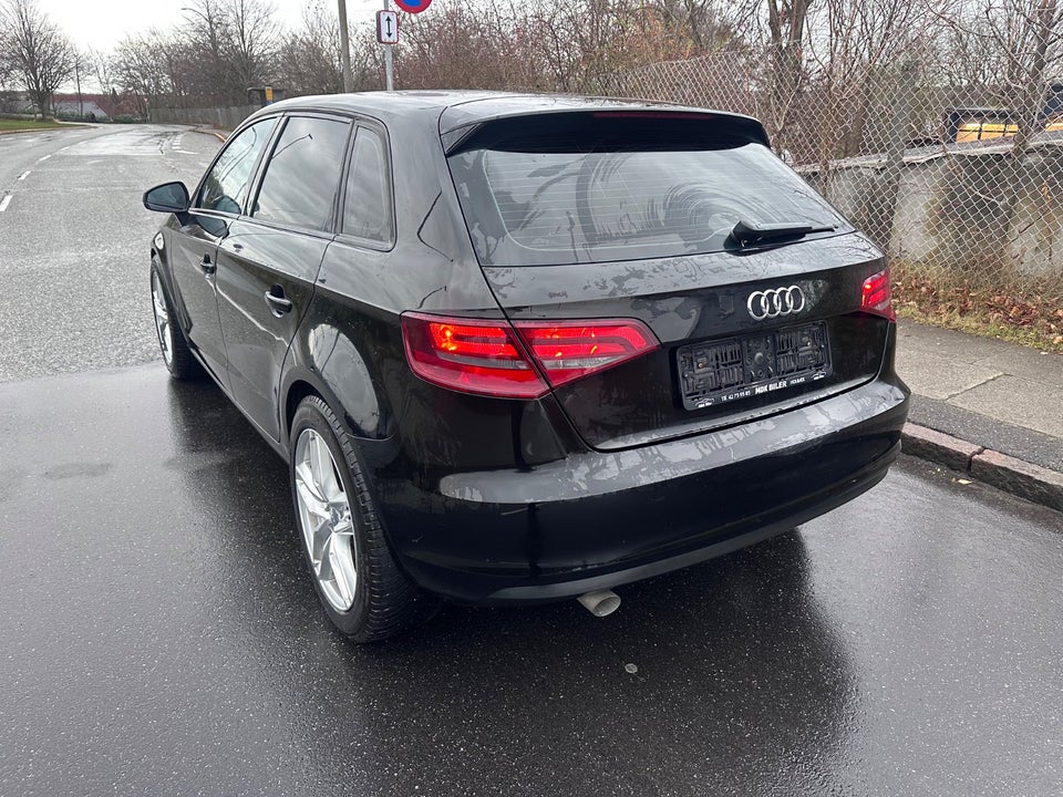 Audi A3 1,6 TDi Attraction Sportback 5d