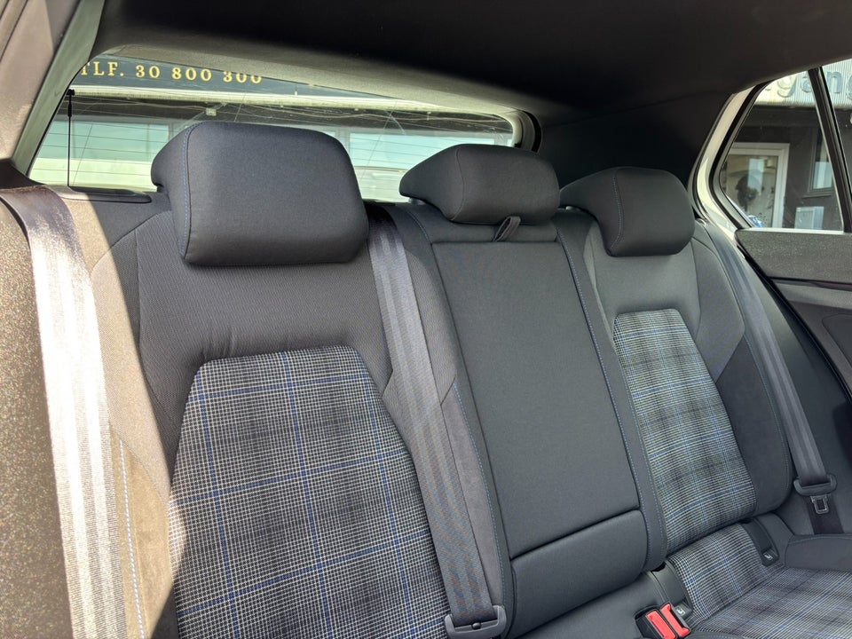 VW Golf VIII 1,4 GTE DSG 5d
