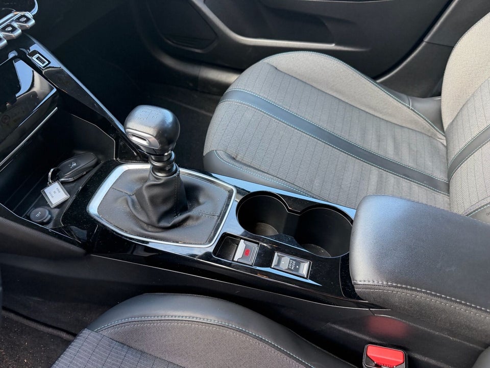 Peugeot 208 1,2 PureTech 100 Allure 5d