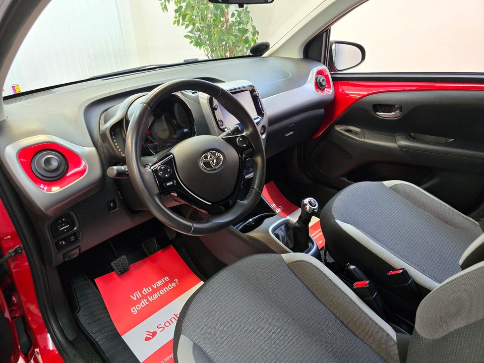 Toyota Aygo 1,0 VVT-i x-press 5d