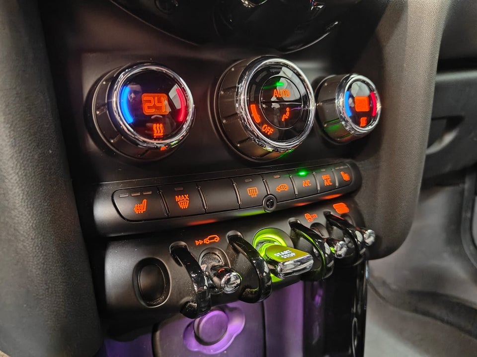 MINI Cooper SE Essential 3d