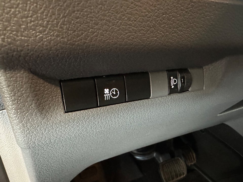 Toyota ProAce 2,0 D 122 Medium Comfort Master aut. 5d