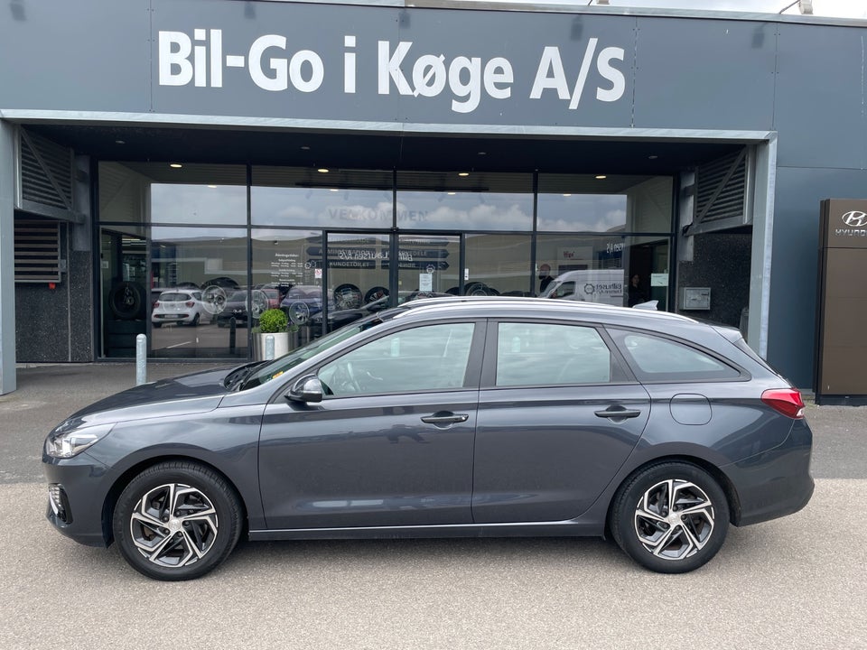 Hyundai i30 1,6 CRDi 115 Essential stc. 5d