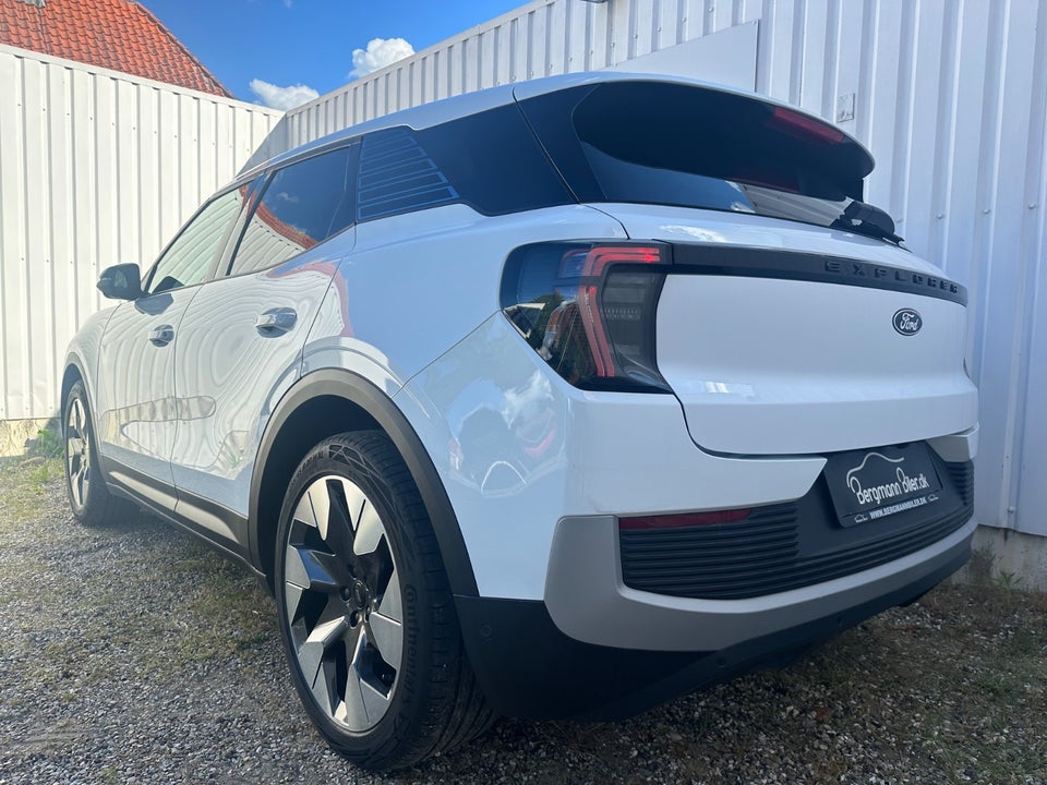 Ford Explorer 77 Premium Extended Range 5d