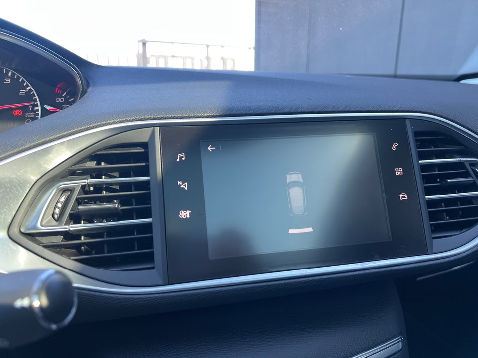 Peugeot 308 1,2 e-THP 130 Active 5d