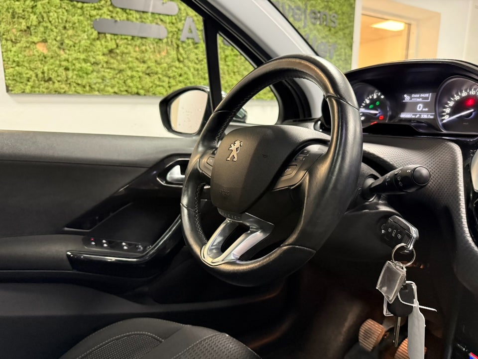 Peugeot 208 1,2 PureTech 82 Allure Sky 5d