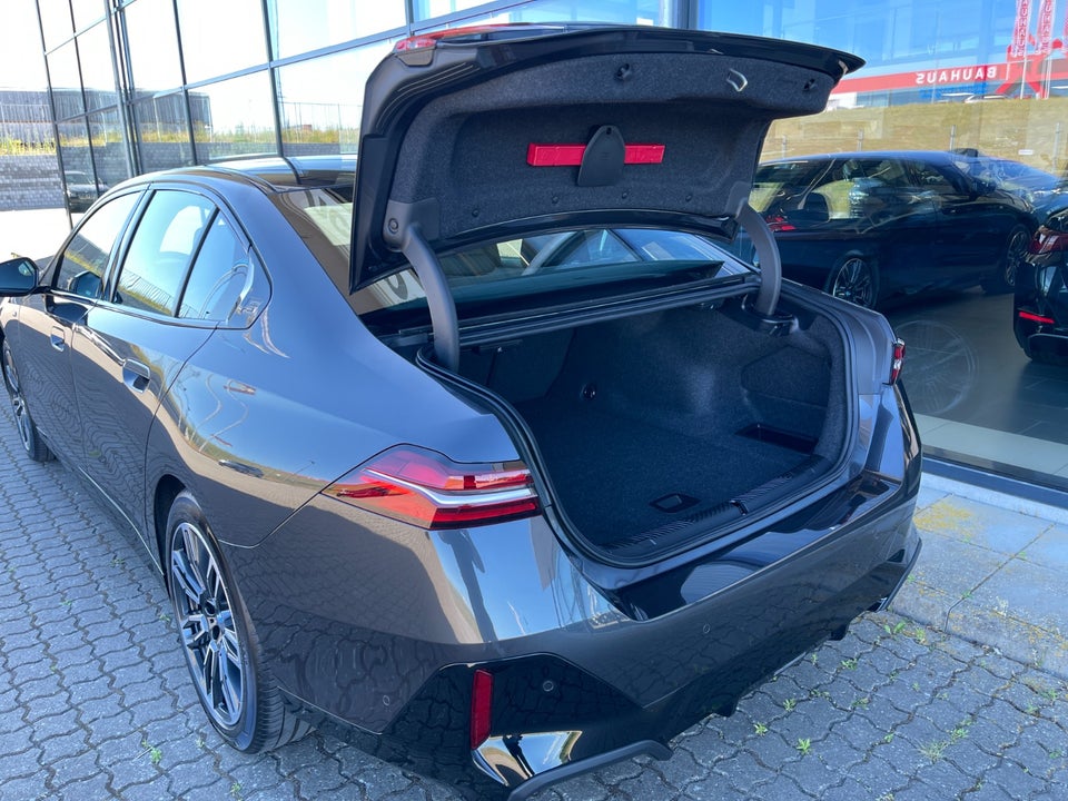 BMW i5 eDrive40 M-Sport 4d