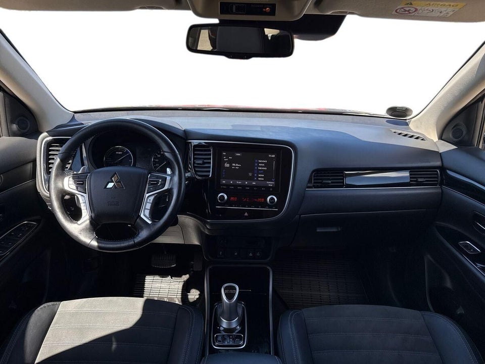Mitsubishi Outlander 2,4 PHEV Intense CVT 4WD 5d