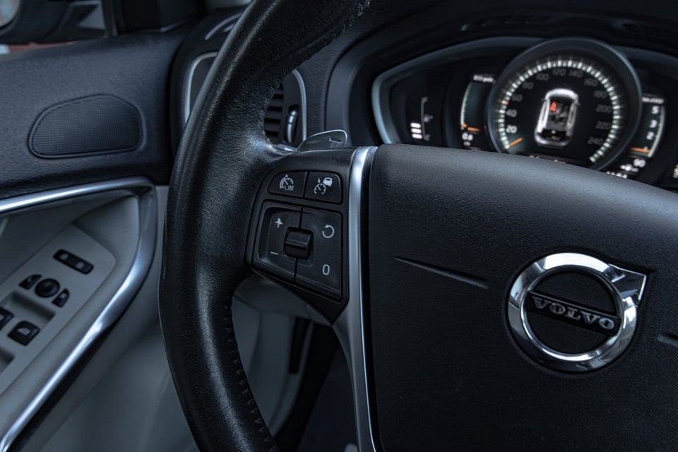 Volvo V40 2,0 D3 150 Momentum aut. 5d