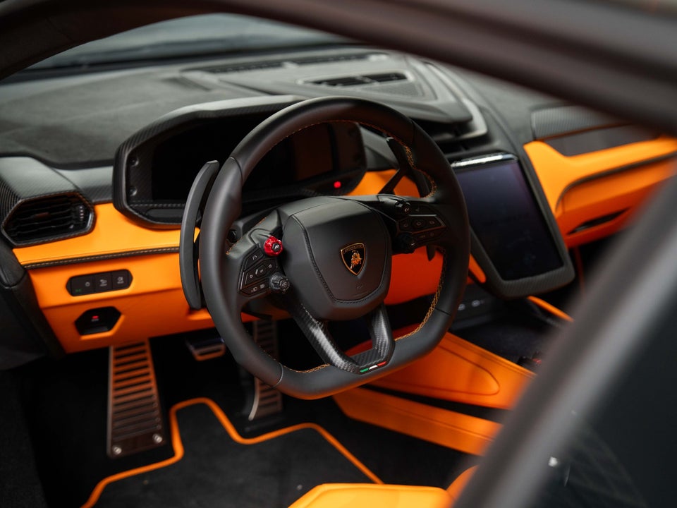 Lamborghini Revuelto 6,5  2d