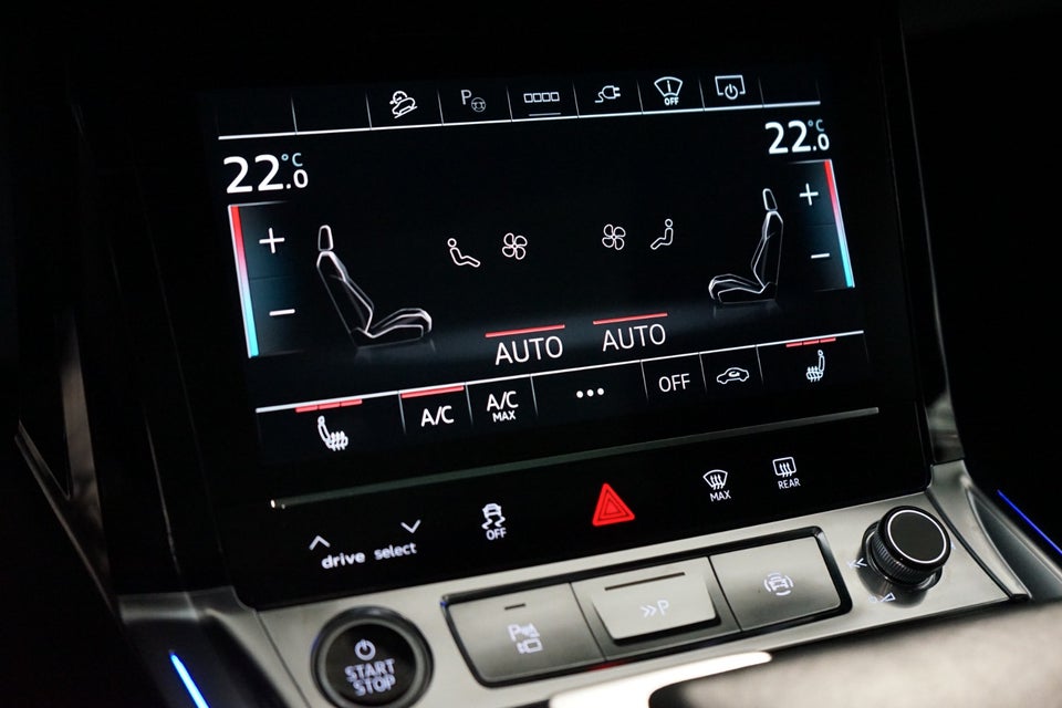 Audi Q8 e-tron 55 S-line quattro 5d