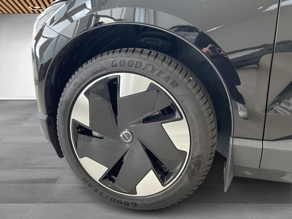 Volvo EX30 Extended Range Plus 5d