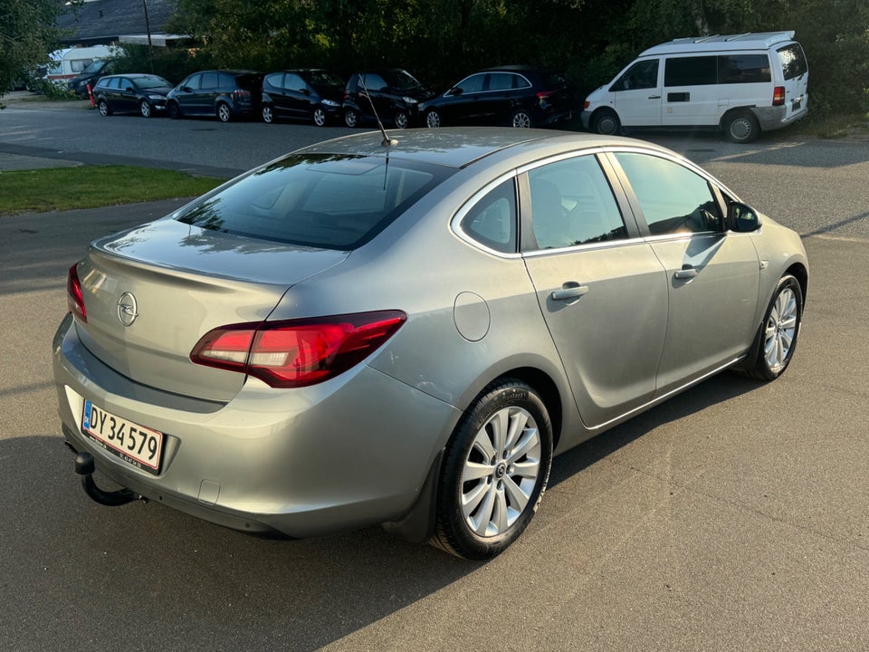 Opel Astra 1,6 T 170 Cosmo 4d