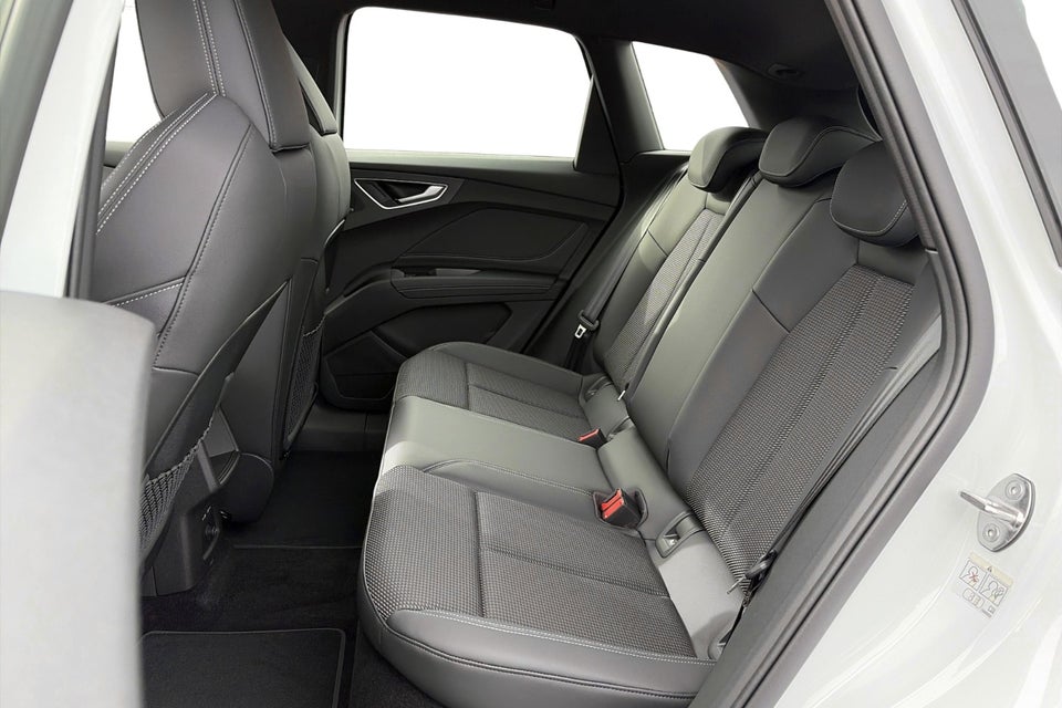 Audi Q4 e-tron performance 5d