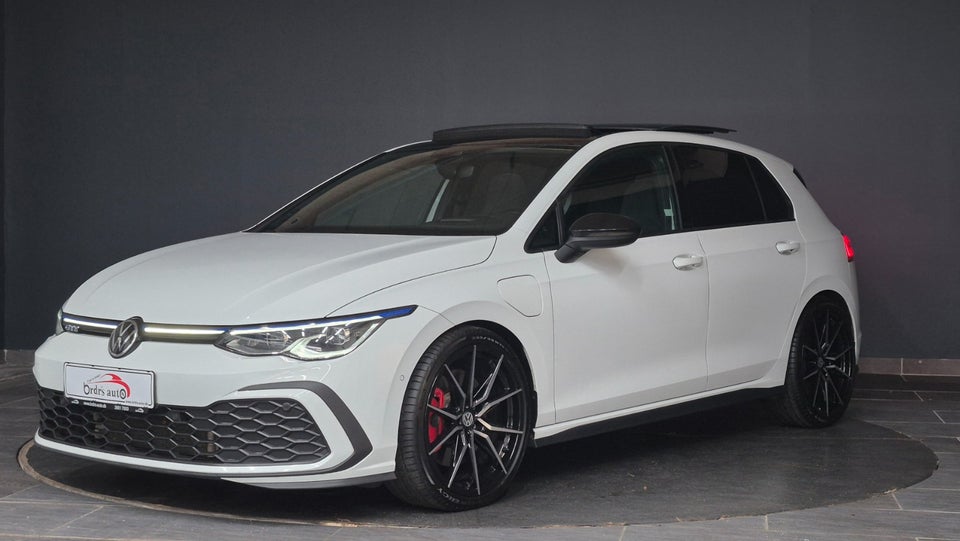 VW Golf VIII 1,4 GTE DSG 5d