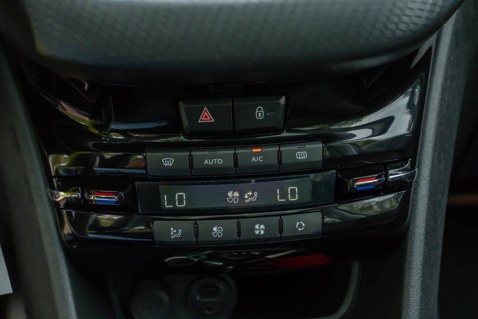 Peugeot 208 1,6 BlueHDi 100 Allure Sky 5d