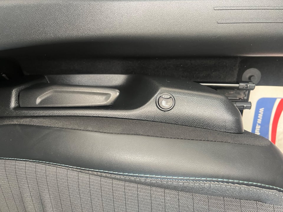 Peugeot 208 1,2 PureTech 100 Allure 5d