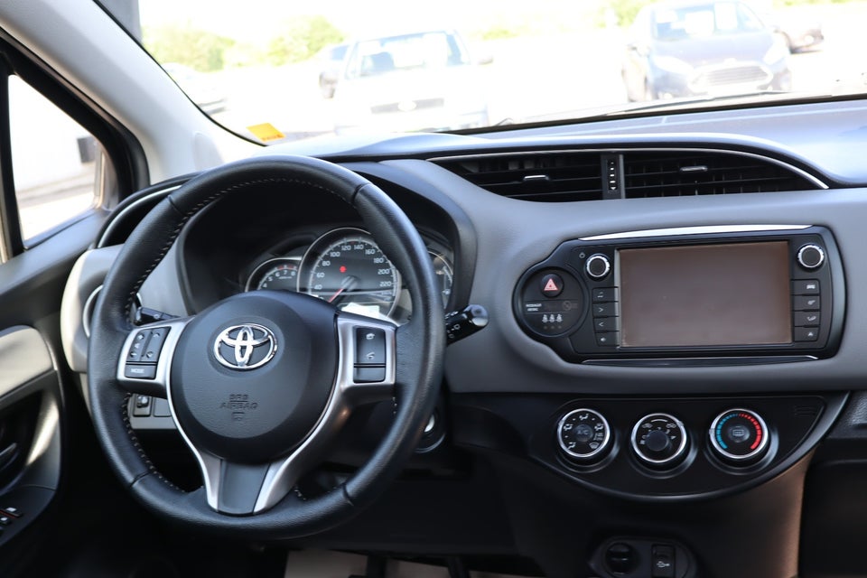 Toyota Yaris 1,3 VVT-i T2 Premium Luksus 5d