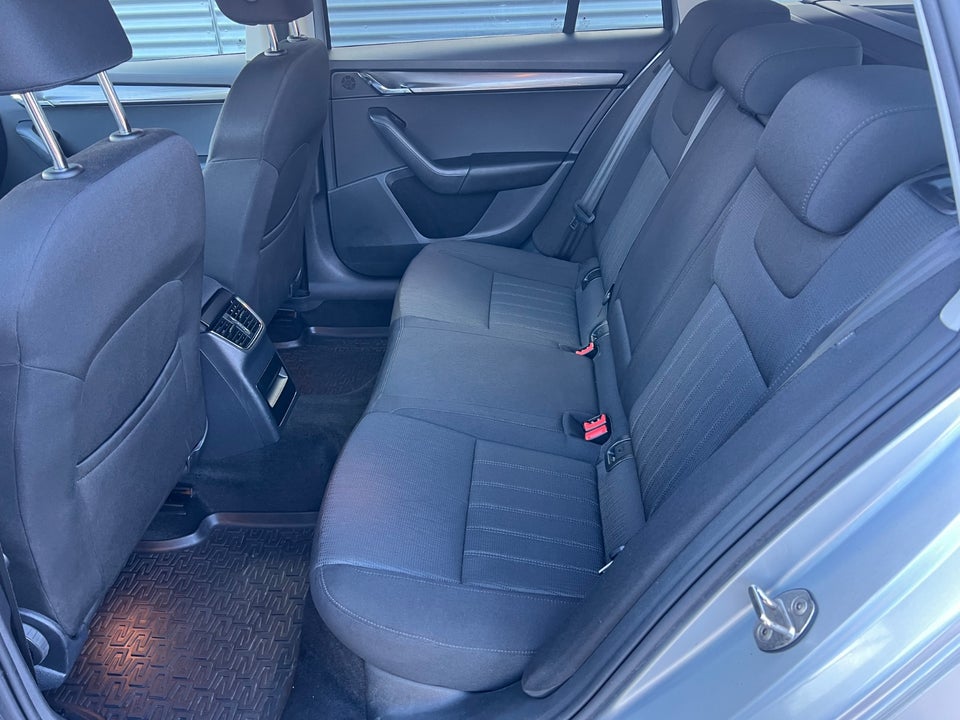 Skoda Octavia 2,0 TDi 150 Business Line+ Celebration Combi DSG 5d