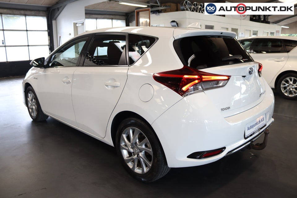 Toyota Auris 1,8 Hybrid H2+ CVT 5d