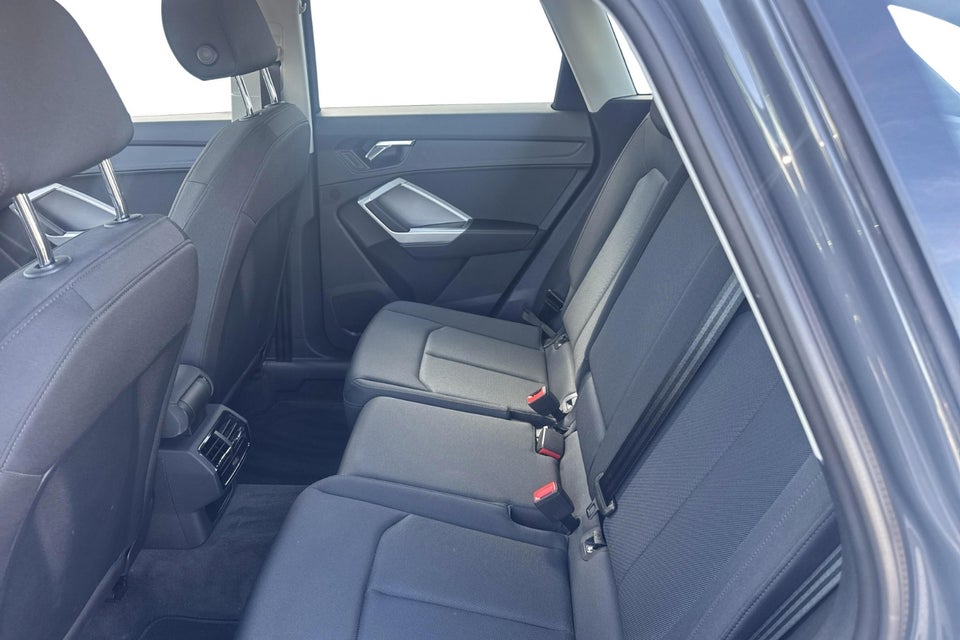 Audi Q3 45 TFSi e Attitude plus S-tr. 5d