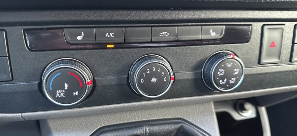 VW Transporter 2,0 TDi 110 Kassevogn lang