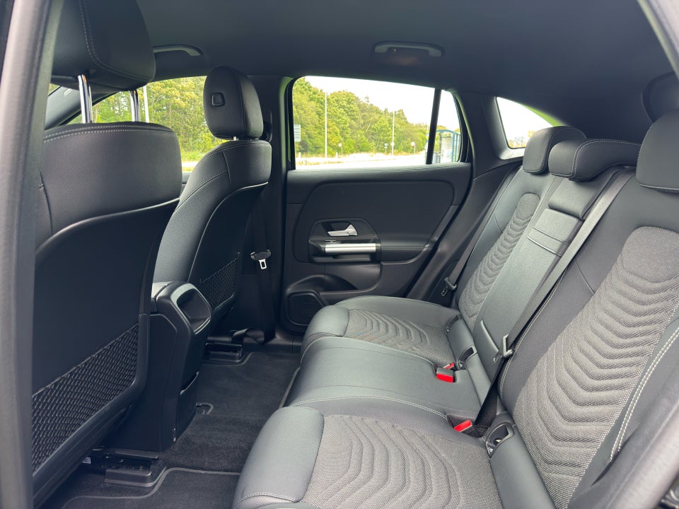 Mercedes EQA300 Progressive 4Matic 5d